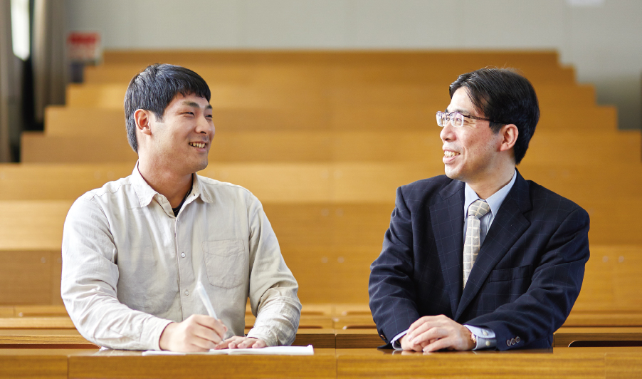 私立大学では数少ない、「教育学」を専門的に学ぶことができる教育学部。