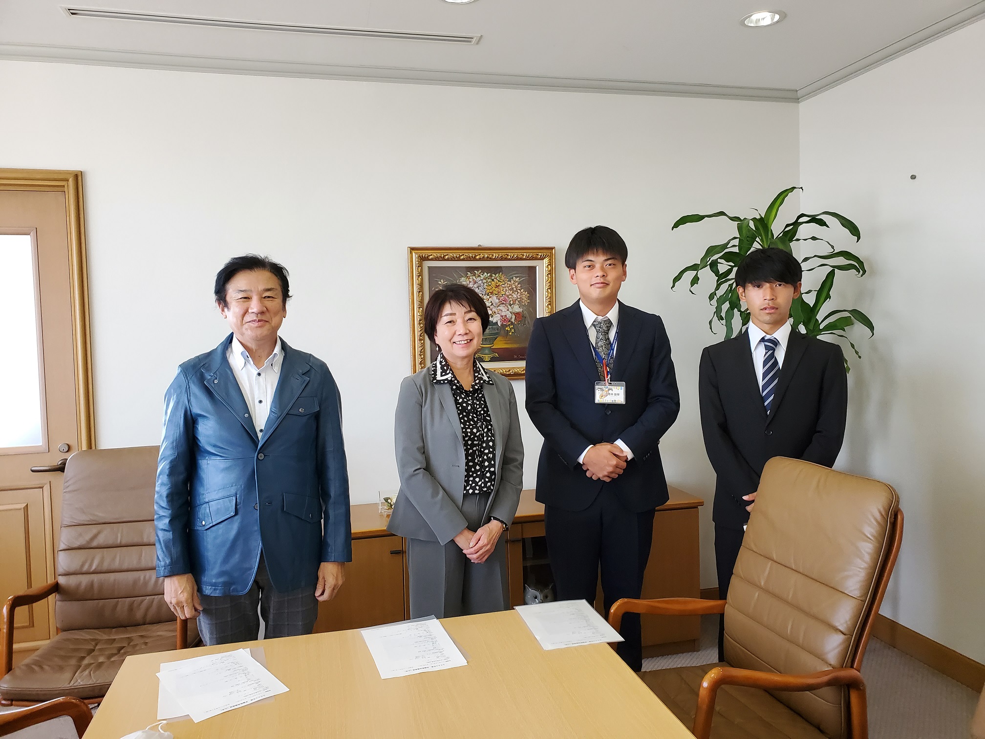 学長 副学長に学園祭開催報告を行いました 芦屋大学